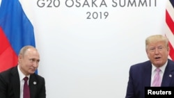 Дональд Трамп и Владимир Путин участвуют в саммите G20 Осаке, Япония, 28 июня 2019 года